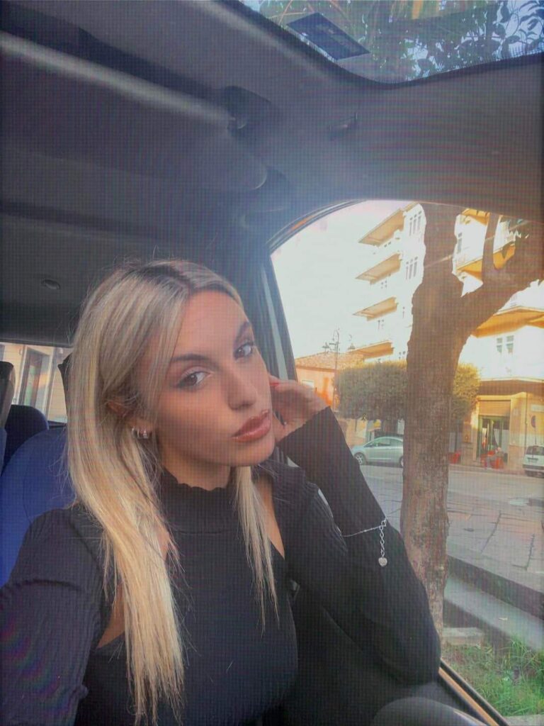 100 DI QUESTI GIORNI. Forino (AV), compie 18 anni Elisa Discepolo