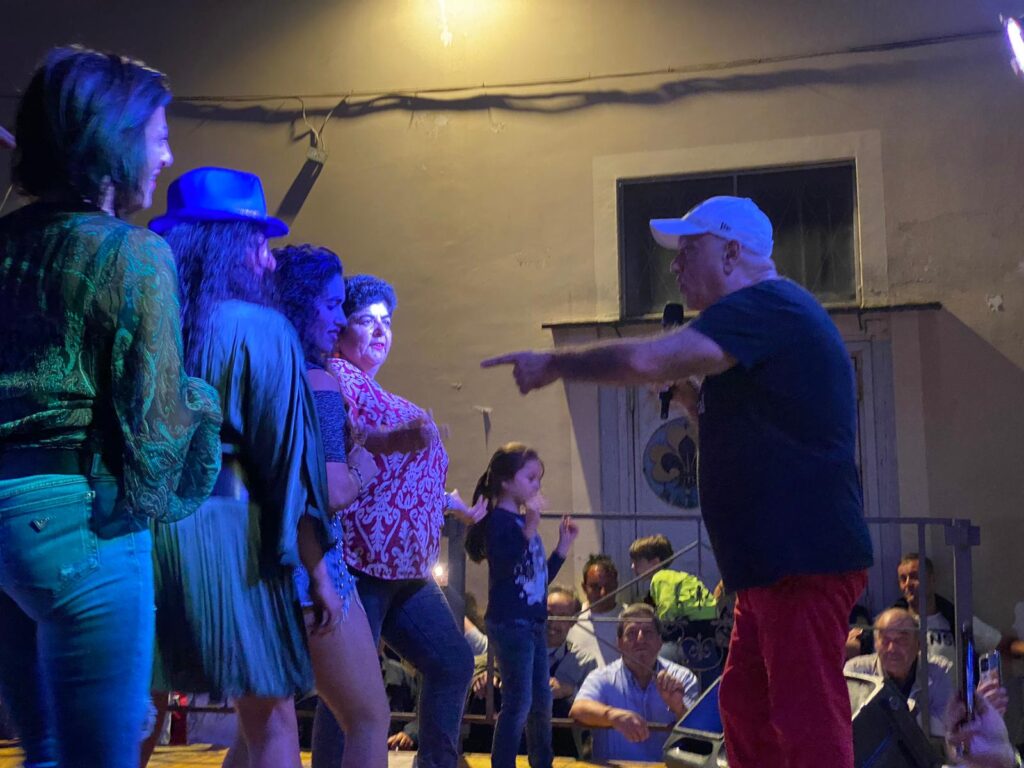 Avella : Una Serata Indimenticabile alla 10° Edizione della Sagra delle Castagne e Nocciole con Gigione