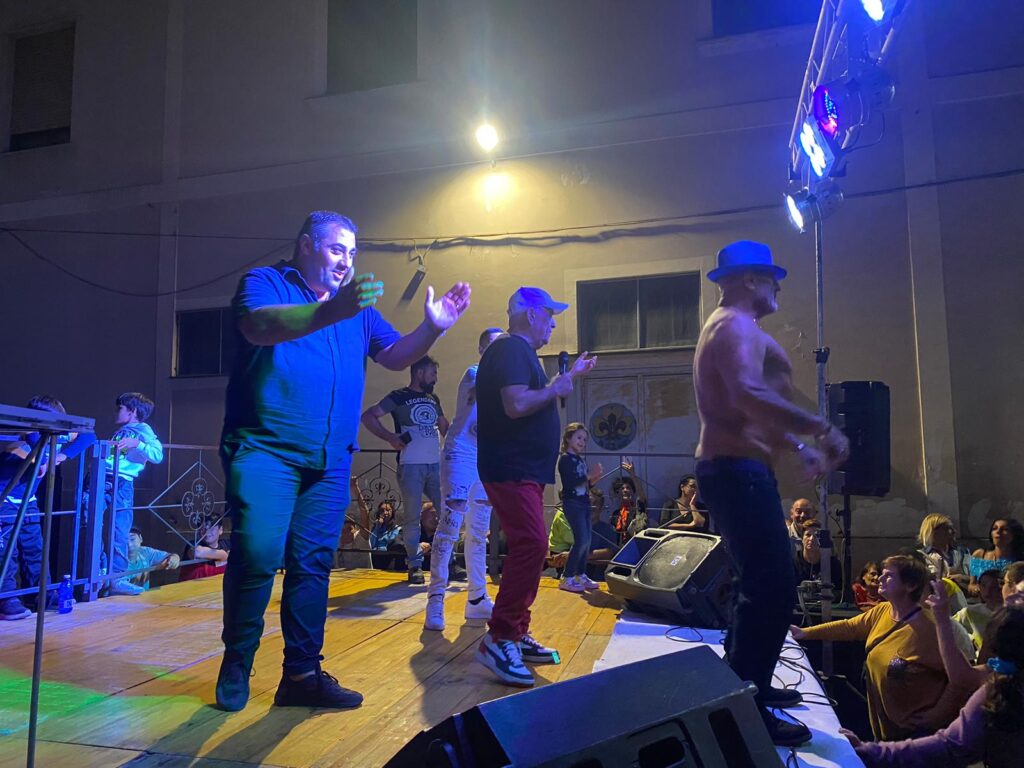 Avella : Una Serata Indimenticabile alla 10° Edizione della Sagra delle Castagne e Nocciole con Gigione