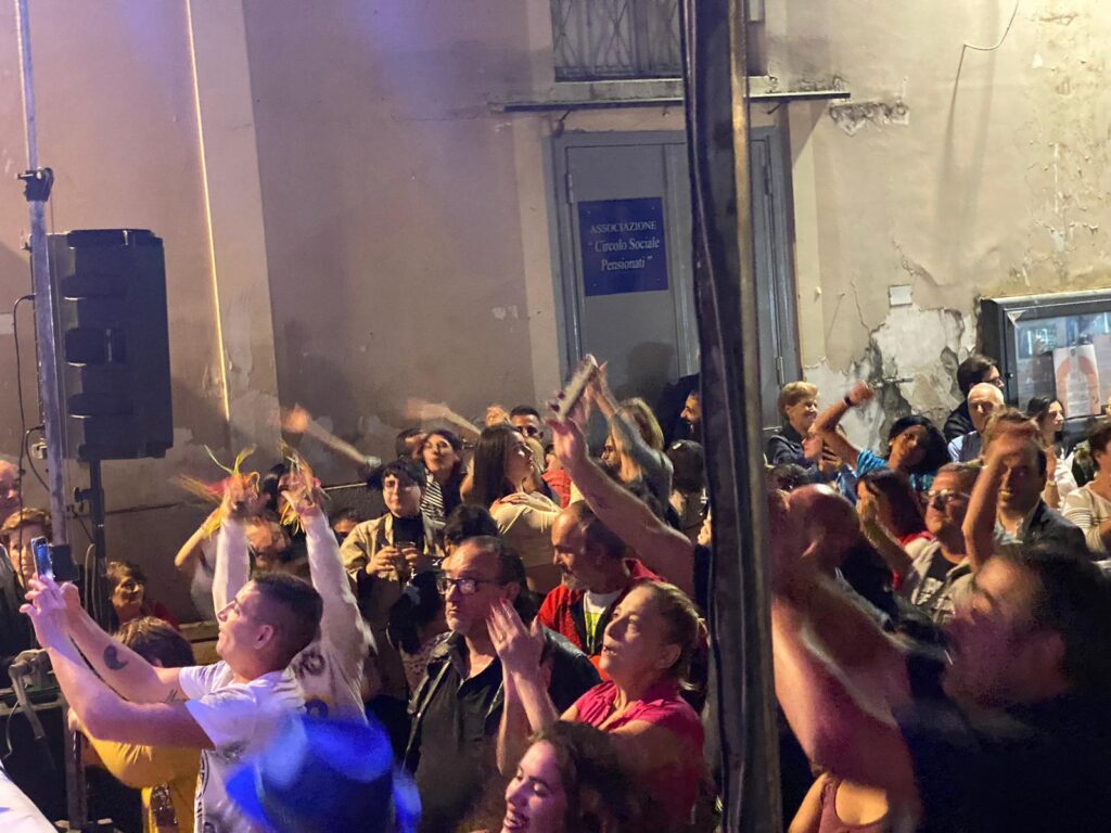 Avella : Una Serata Indimenticabile alla 10° Edizione della Sagra delle Castagne e Nocciole con Gigione