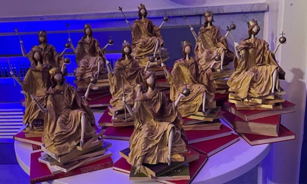Cettina Prezioso e le sue sculture di cartapesta alla cerimonia del 5GAcademy dell’UNINA per l’occasione degli 800 anni dell’Ateneo Federiciano.