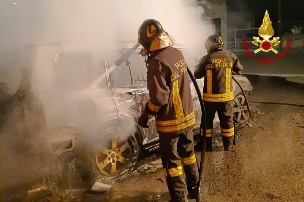 AVELLA. Incendio al veicolo della Comunità Montana Partenio: Indagini in Corso. Video
