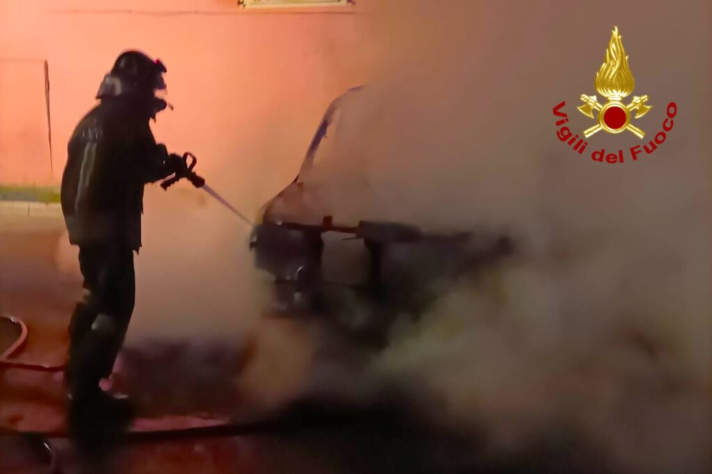 AVELLA. Incendio al veicolo della Comunità Montana Partenio: Indagini in Corso. Video