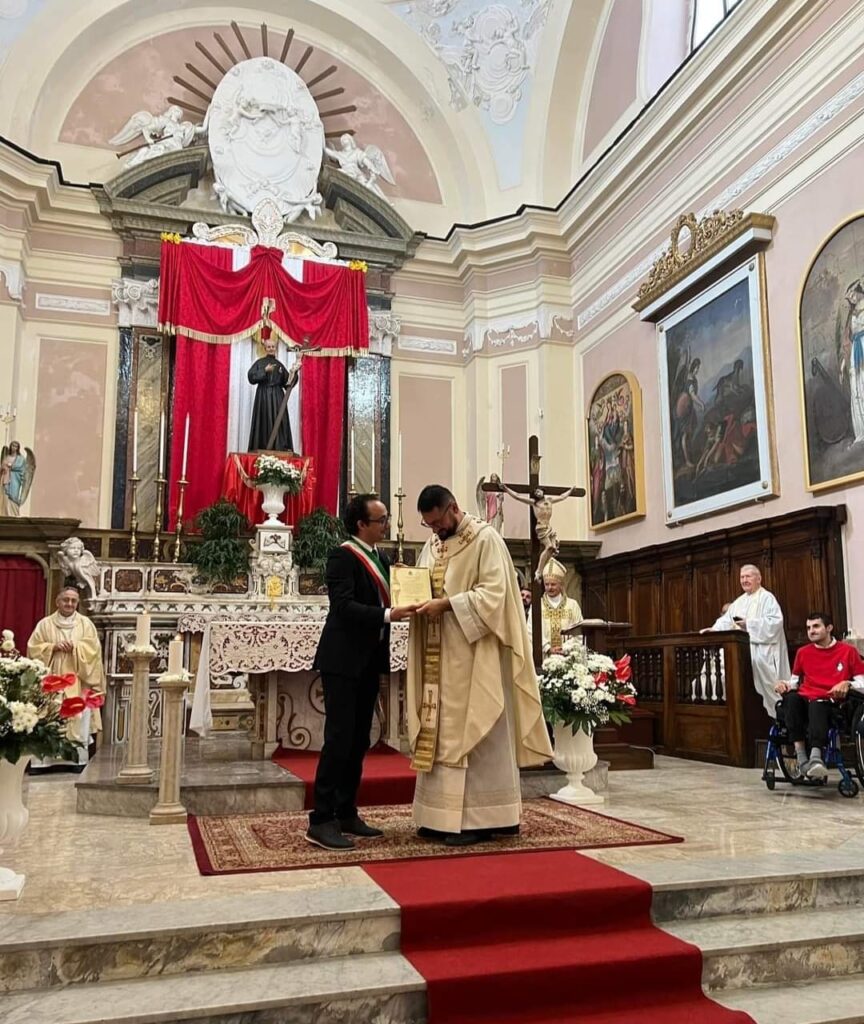 Forino (Av): La Città dei Sette Colli in festa per linsediamento a Parroco di Padre Marco Masi