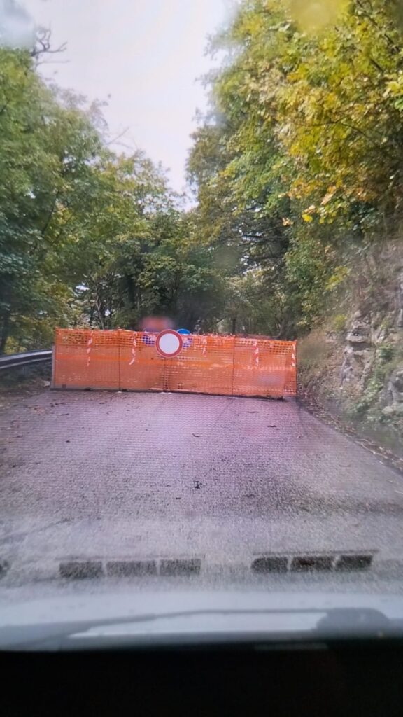 Forino (Av): Chiusa la strada Provinciale SP 403 Vallo di Lauro   Forino . La protesta dei Cittadini corre sui social