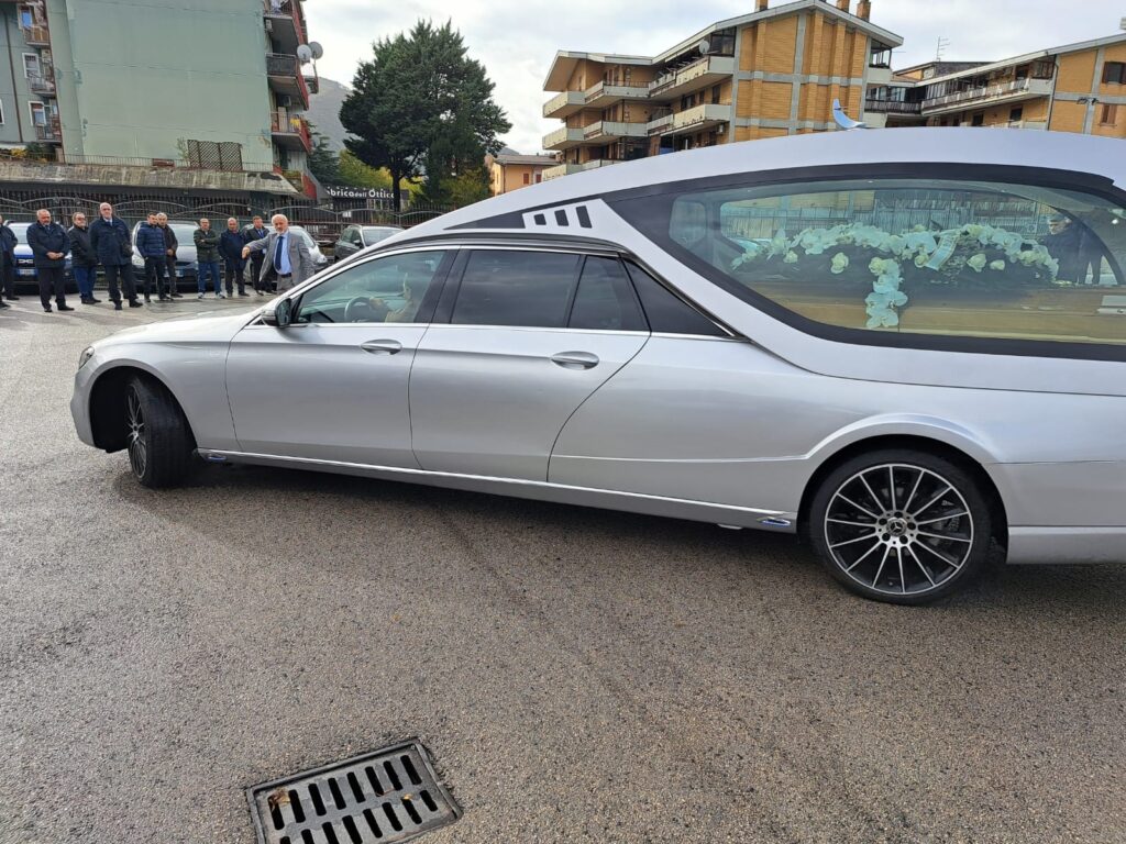 AVELLA. Un Addio commuovente a Francesco Estatico: Colleghi e Amici gli rendono omaggio al Deposito Air. Foto