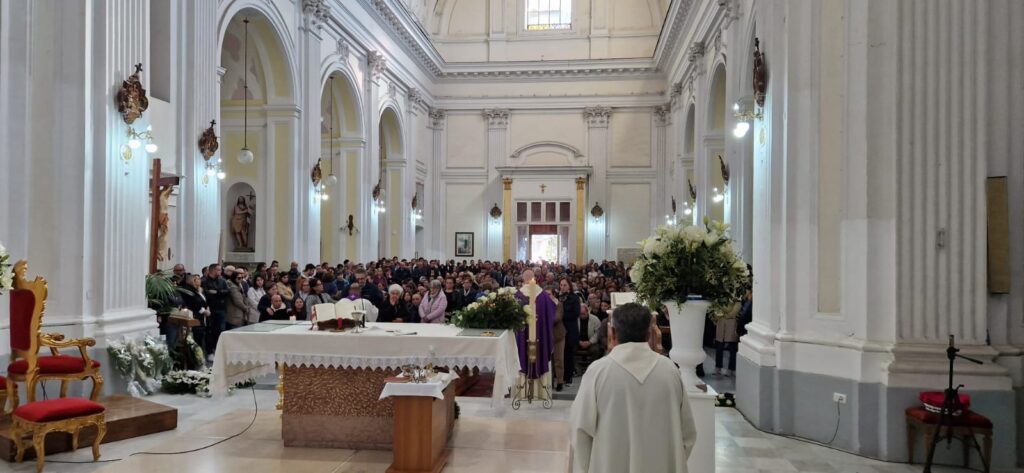 Avella dà lAddio a Francesco Estatico: Commosso tributo al Giovane Avellano.  Video e Foto