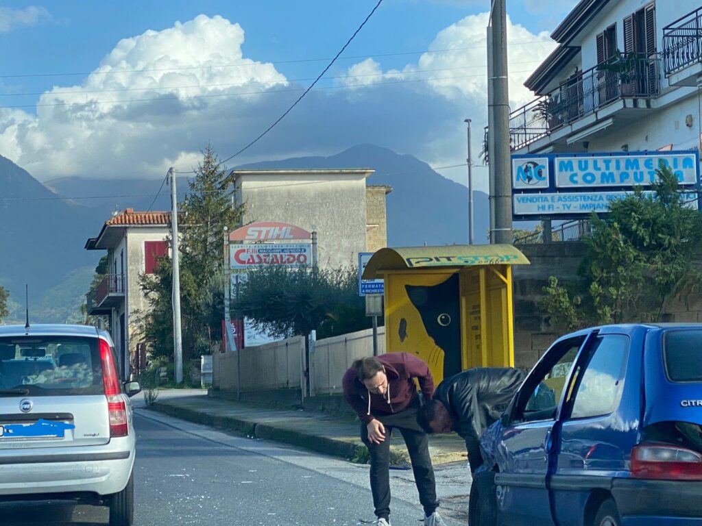 Incidente stradale ad Avella: Violento scontro tra una Citroen e un Fuoristrada.