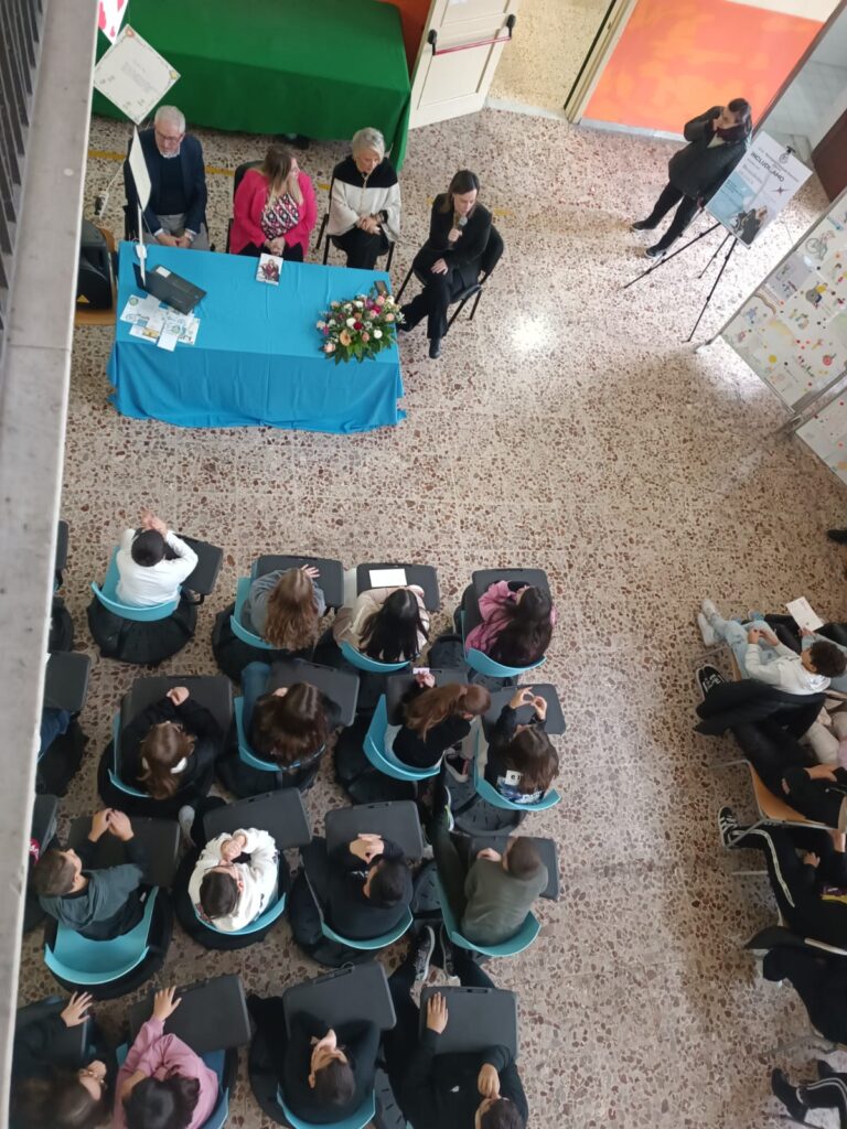 AVELLA.  I.C.S. Monsignor P. Guerriero presenta: Includi...Amo. Incontro con linfluencer e scrittrice Benedetta De Luca. FOTO E VIDEO