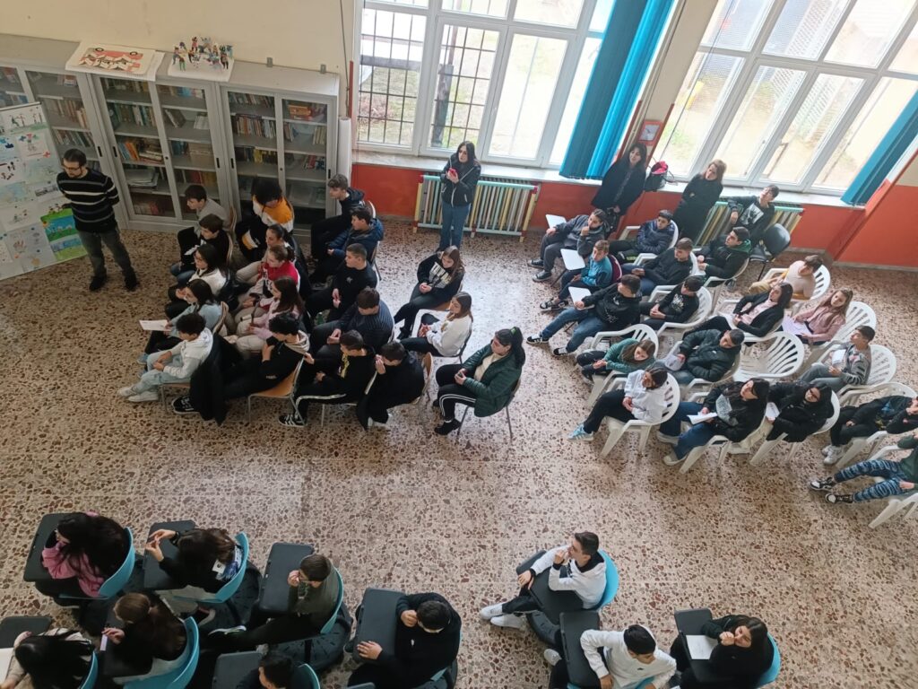 AVELLA.  I.C.S. Monsignor P. Guerriero presenta: Includi...Amo. Incontro con linfluencer e scrittrice Benedetta De Luca. FOTO E VIDEO