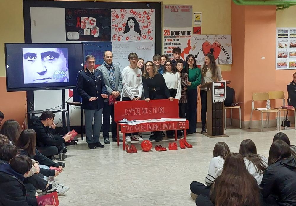 BENEVENTO. ISTITUTO DISTRUZIONE SUPERIORE GALILEI VETRONE: “D’amore non si muore”: un appello per un futuro senza violenza! BENEVENTO. ISTITUTO DISTRUZIONE SUPERIORE GALILEI VETRONE: “D’amore non si muore”: un appello per un futuro senza violenza!