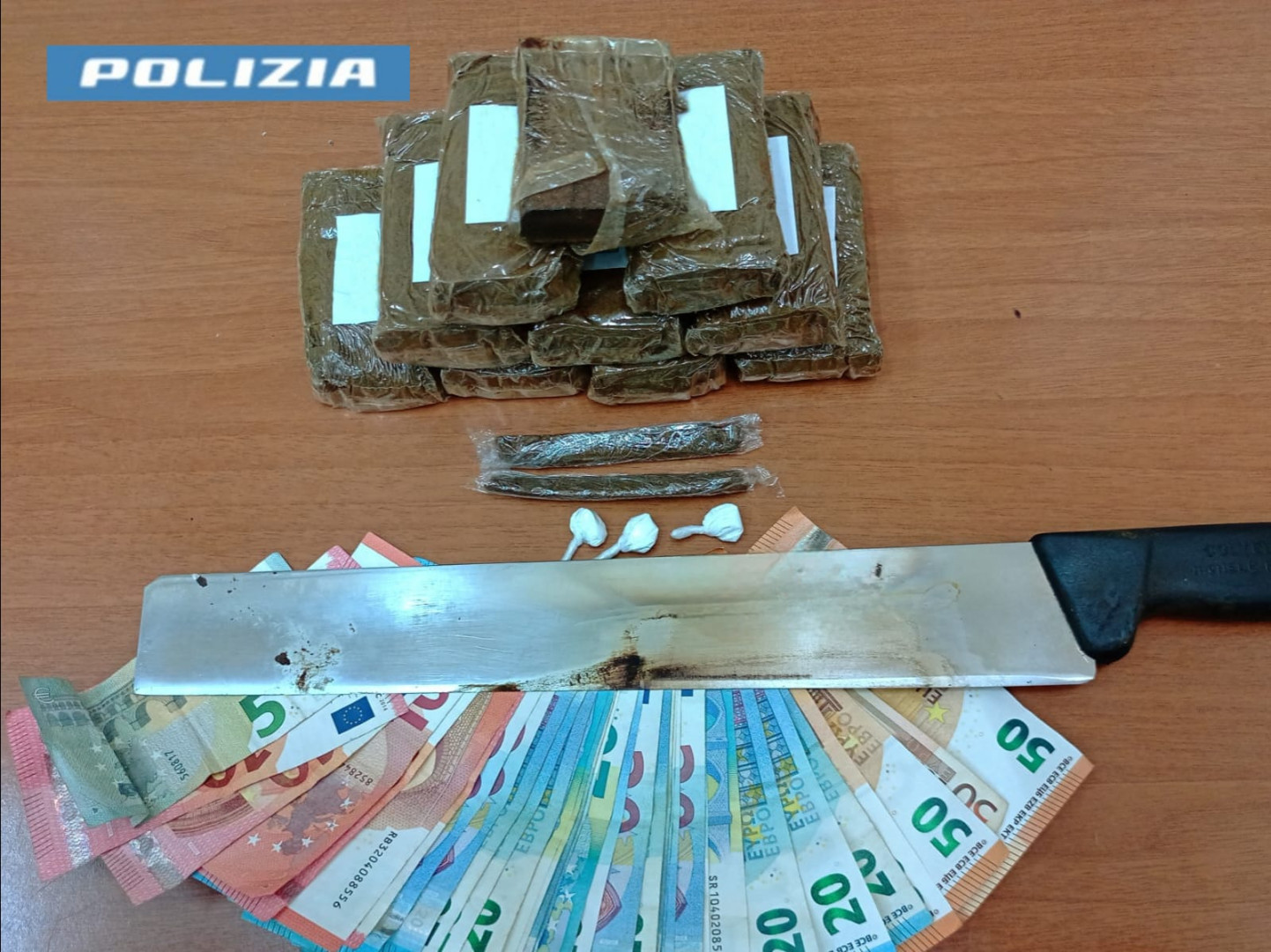 NAPOLI. Secondigliano sorpreso con circa 1 kg di droga. Arrestato