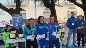 La Campania podistica onora la Strabaiano Marco Vetrano sul podio del Memorial Nico Guerriero  Le performance di Francesca Manìaci, Gabriella di Bernardo e Giuseppina Lamula