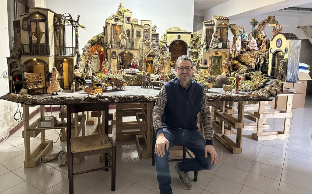 Il Magico Presepe Napoletano del 700 della chiesa Parrocchiale di Sperone: Un capolavoro di Elio Garardo. Foto e Video