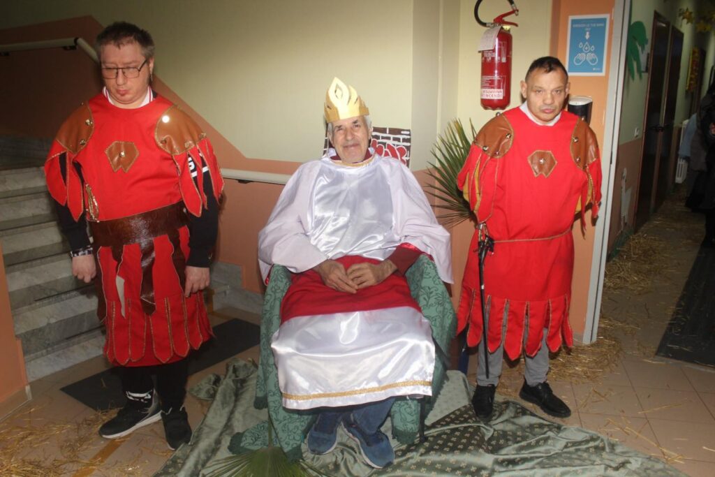 MUGNANO DEL CARDINALE. A Villa Santa Filomena il presepe vivente: Tutti diversi ma uguali. Foto