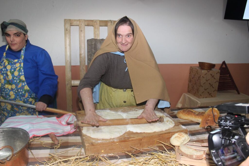 MUGNANO DEL CARDINALE. A Villa Santa Filomena il presepe vivente: Tutti diversi ma uguali. Foto