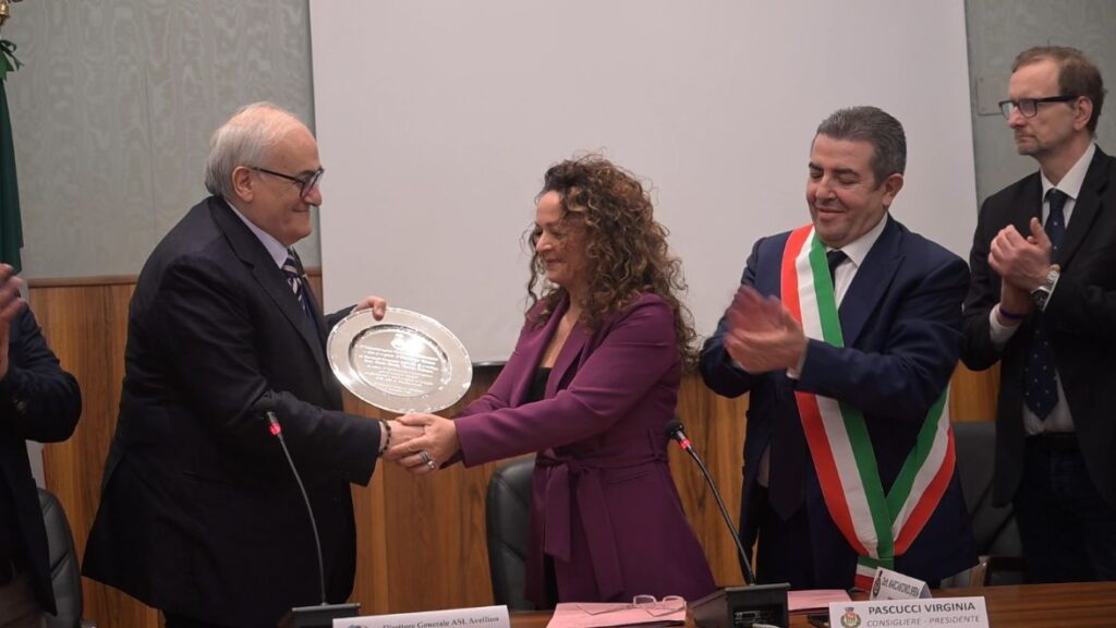 GROTTAMINARDA. Il Consiglio comunale conferisce allunanimità la cittadinanza onoraria al manager dellAsl Mario Ferrante.