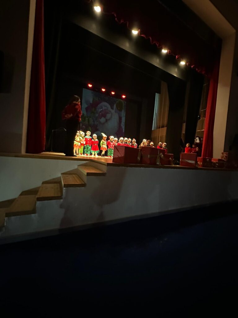 La Girandola di Sirignano al Teatro Colosseo di Baiano con una magica Recita di Natale