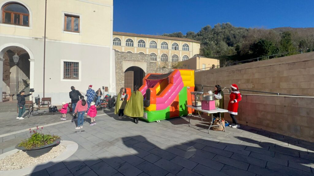 Christmas Festival a Lauro: Un Mondo Magico di Integrazione e divertimento. Video