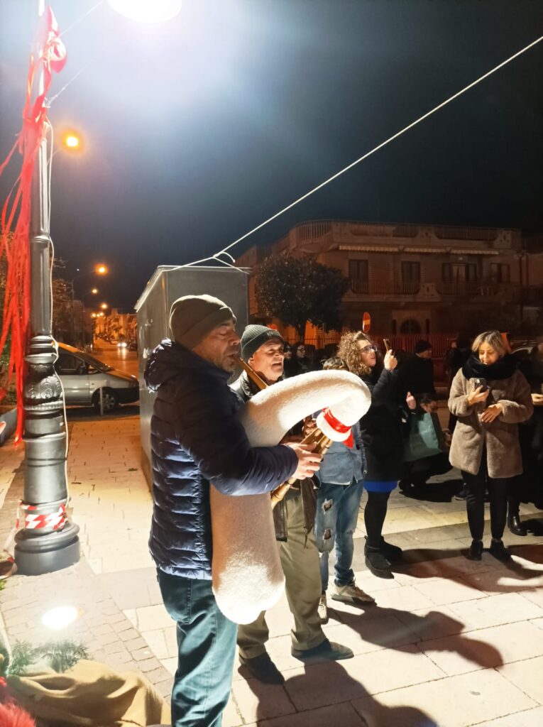 Sirignano   È stato acceso l albero di Natale