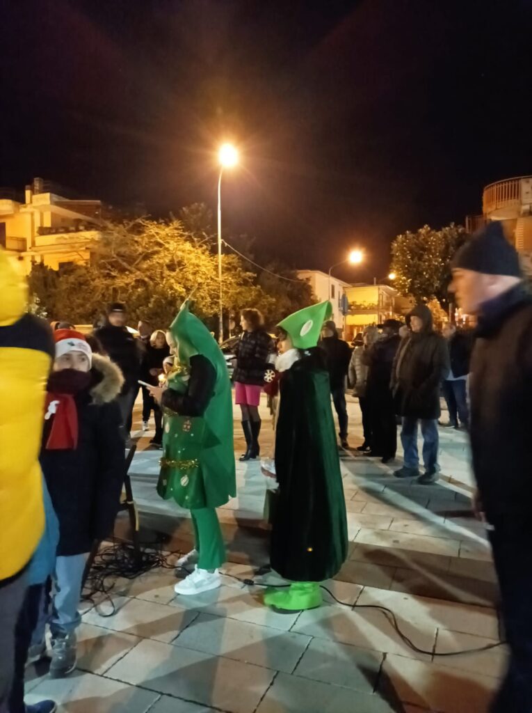 Sirignano   È stato acceso l albero di Natale
