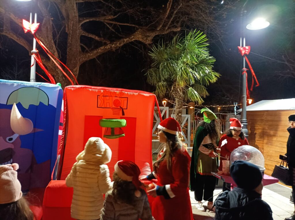 Sirignano   È stato acceso l albero di Natale