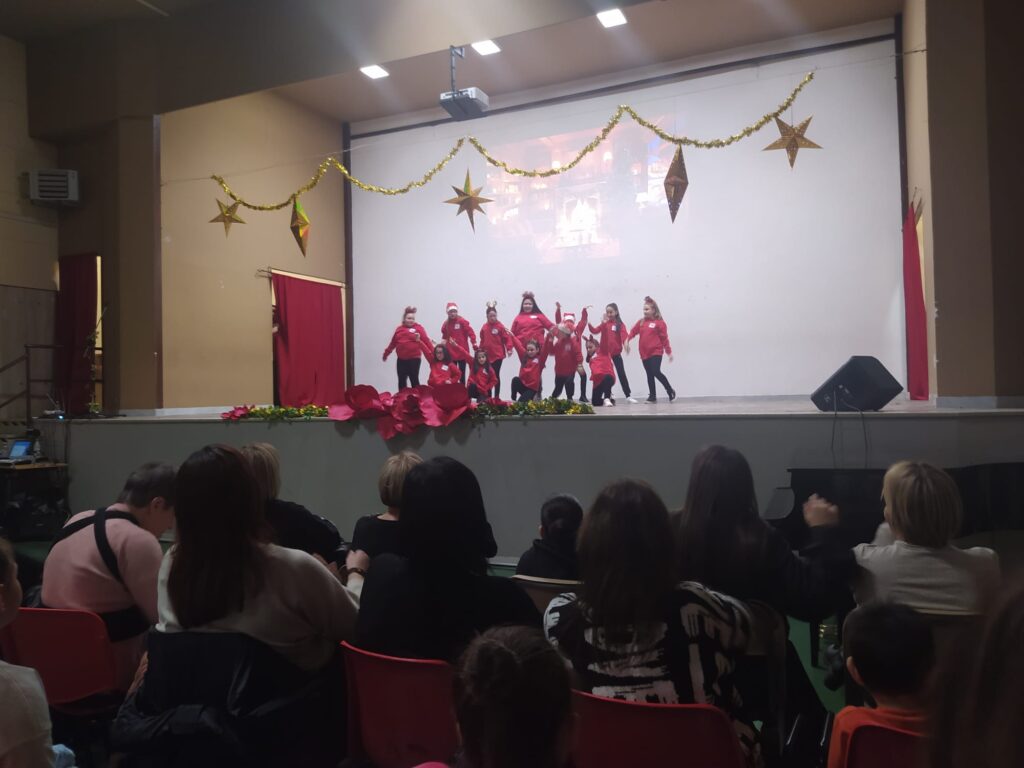 Forino (Av): Un Natale Spumeggiante con lo spettacolo della Max e VERY Dance