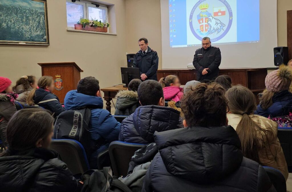 Avellino Cultura della legalità. Gli alunni dell’Istituto Comprensivo Statale “Elodia Botto Picella” di Forino in visita al Comando Provinciale Carabinieri Avellino Cultura della legalità. Gli alunni dell’Istituto Comprensivo Statale “Elodia Botto Picella” di Forino in visita al Comando Provinciale Carabinieri