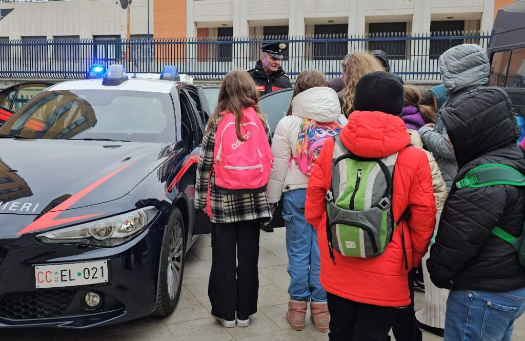 Avellino Cultura della legalità. Gli alunni dell’Istituto Comprensivo Statale “Elodia Botto Picella” di Forino in visita al Comando Provinciale Carabinieri Avellino Cultura della legalità. Gli alunni dell’Istituto Comprensivo Statale “Elodia Botto Picella” di Forino in visita al Comando Provinciale Carabinieri