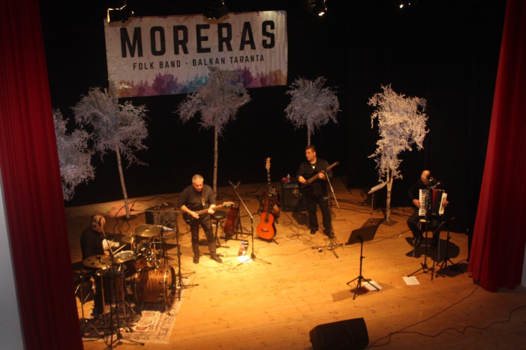 BAIANO. Il Trionfo musicale dei Moreras al Teatro Colosseo: Un inizio di anno indimenticabile