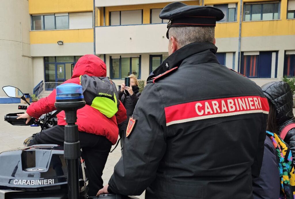 Avellino Cultura della legalità. Gli alunni dell’Istituto Comprensivo Statale “Elodia Botto Picella” di Forino in visita al Comando Provinciale Carabinieri Avellino Cultura della legalità. Gli alunni dell’Istituto Comprensivo Statale “Elodia Botto Picella” di Forino in visita al Comando Provinciale Carabinieri