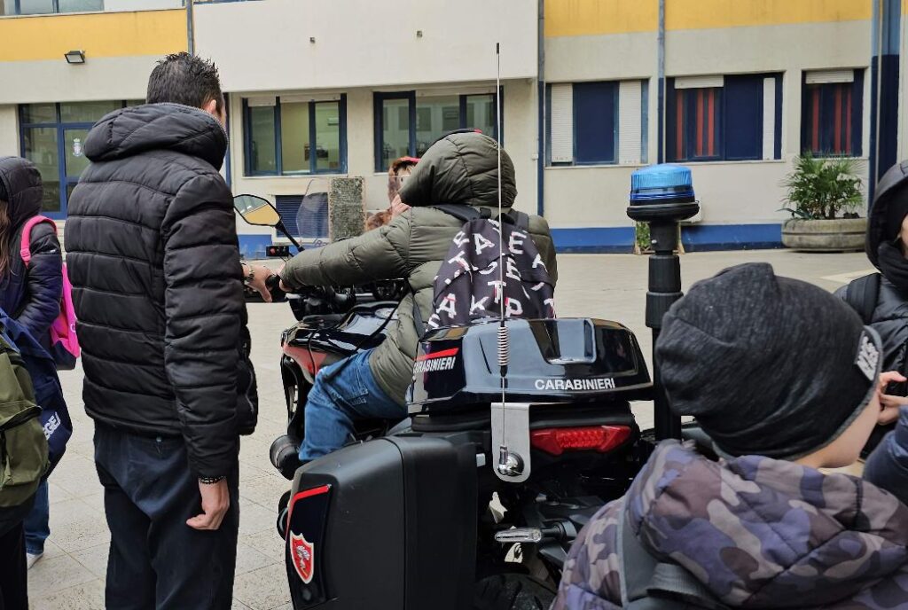 Avellino Cultura della legalità. Gli alunni dell’Istituto Comprensivo Statale “Elodia Botto Picella” di Forino in visita al Comando Provinciale Carabinieri Avellino Cultura della legalità. Gli alunni dell’Istituto Comprensivo Statale “Elodia Botto Picella” di Forino in visita al Comando Provinciale Carabinieri