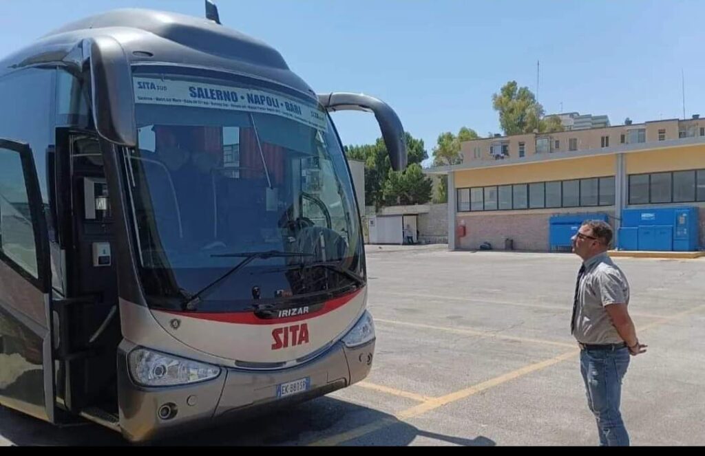 Forino(Av).  Gerardo Fruncillo giovane forinese, Assistente Sita, salva bambino di 7 anni sulle strisce pedonali del lungomare di Bari