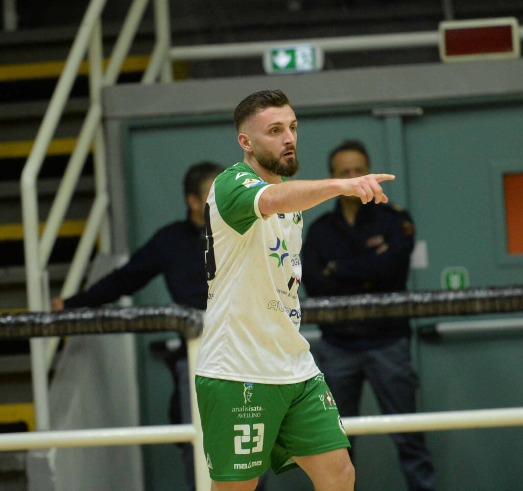 Calcio a 5. Avellino S.A. vince Pesaro. La sesta marcia dell’Avellino si chiama Arillo Attilio Calcio a 5. Avellino S.A. vince Pesaro. La sesta marcia dell’Avellino si chiama Arillo Attilio
