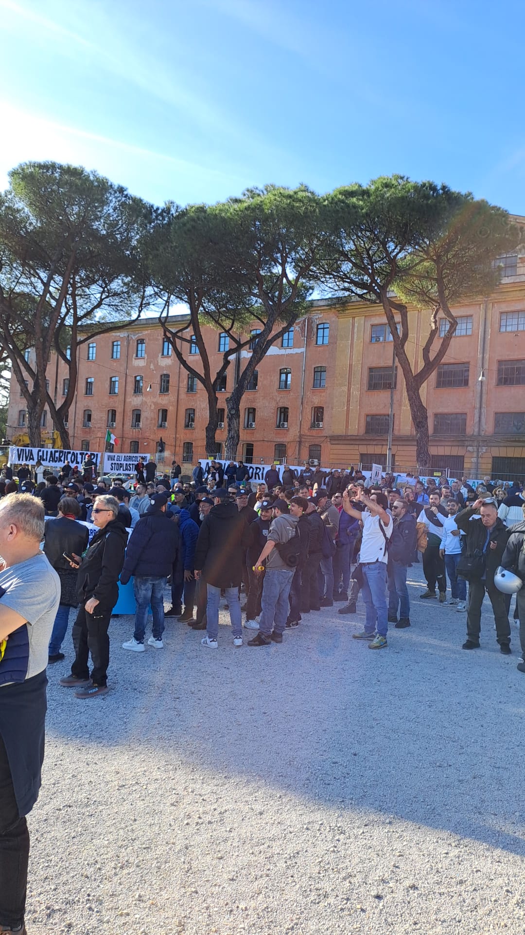 AVELLA. Agricoltori Italiani Protestano al Circo Massimo. Avella ben rappresentata. Le foto AVELLA. Agricoltori Italiani Protestano al Circo Massimo. Avella ben rappresentata. Le foto