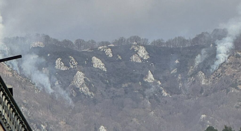 Incendi invernali sulle montagne del Baianese.