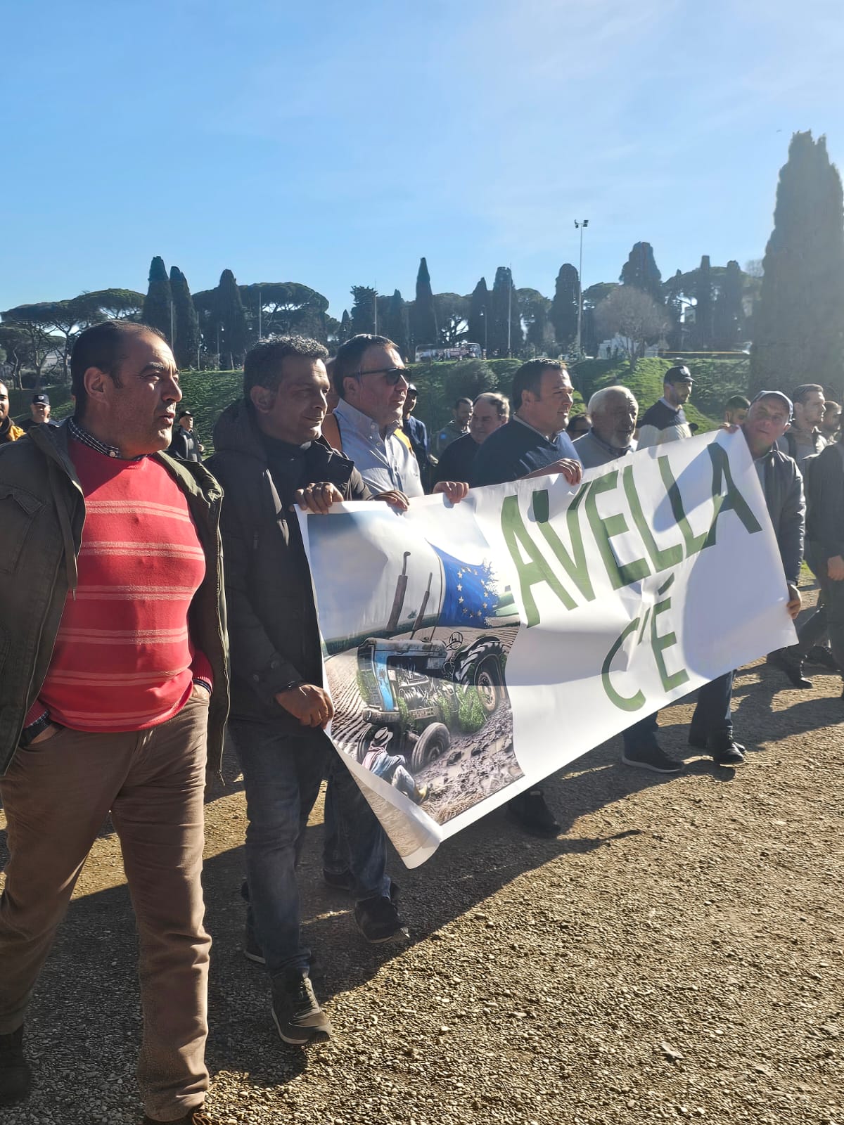 AVELLA. Agricoltori Italiani Protestano al Circo Massimo. Avella ben rappresentata. Le foto AVELLA. Agricoltori Italiani Protestano al Circo Massimo. Avella ben rappresentata. Le foto