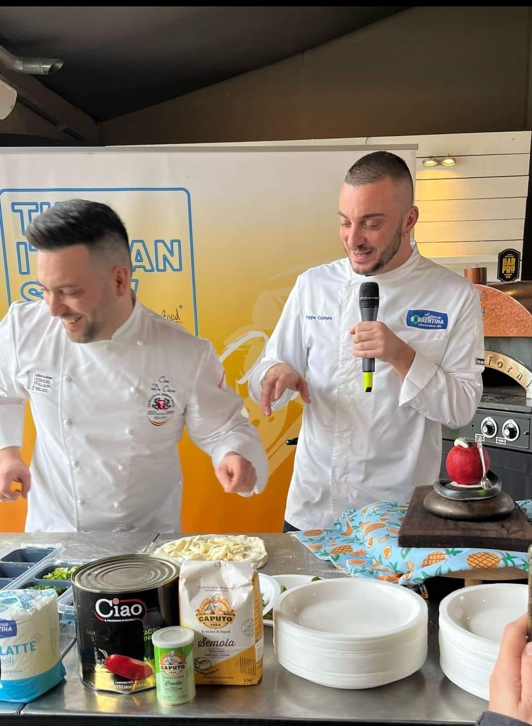 NOLANO. Ciro De Cicco: Il Pizzaiolo sognatore che ha conquistato lEuropa con la sua arte unica. Tra le sue creazioni emerge la Pizza Eva NOLANO. Ciro De Cicco: Il Pizzaiolo sognatore che ha conquistato lEuropa con la sua arte unica. Tra le sue creazioni emerge la Pizza Eva