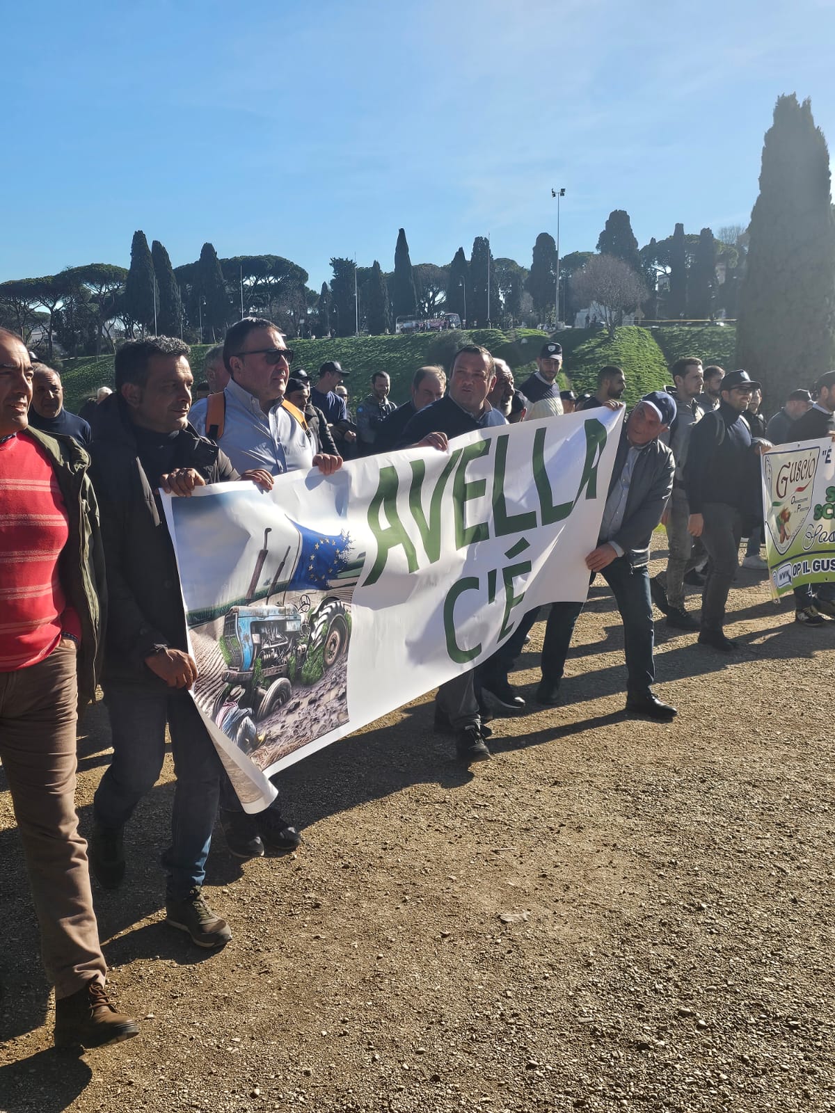 AVELLA. Agricoltori Italiani Protestano al Circo Massimo. Avella ben rappresentata. Le foto AVELLA. Agricoltori Italiani Protestano al Circo Massimo. Avella ben rappresentata. Le foto