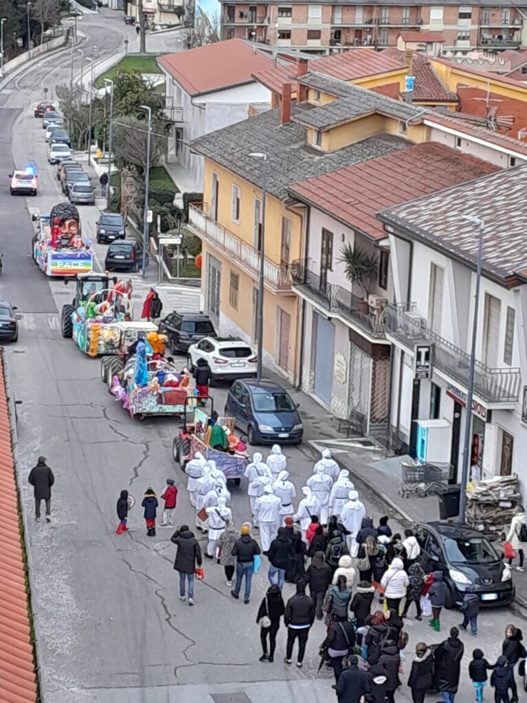 La manifestazione del Carnevale a Flumeri, sfilata dei carri allegorici dedicati ai bambini. La manifestazione del Carnevale a Flumeri, sfilata dei carri allegorici dedicati ai bambini.