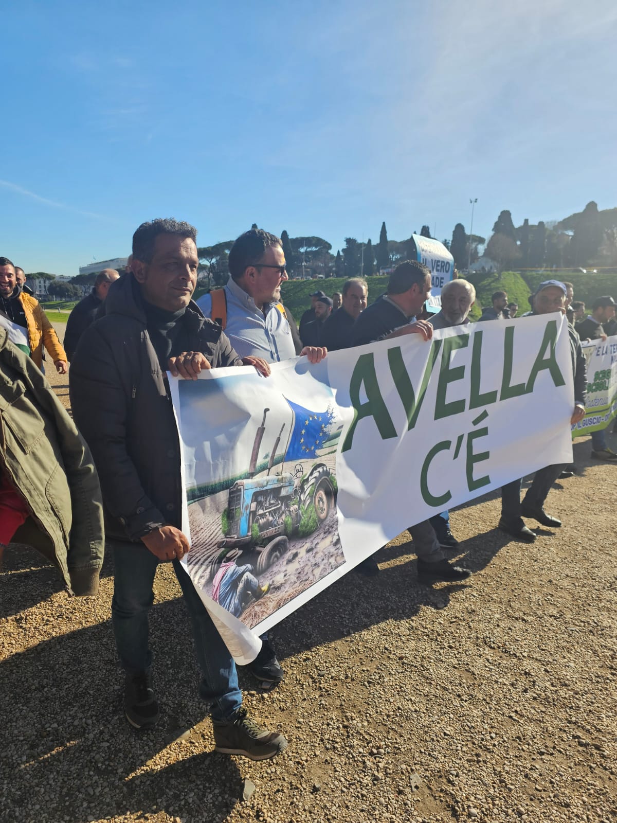 AVELLA. Agricoltori Italiani Protestano al Circo Massimo. Avella ben rappresentata. Le foto AVELLA. Agricoltori Italiani Protestano al Circo Massimo. Avella ben rappresentata. Le foto