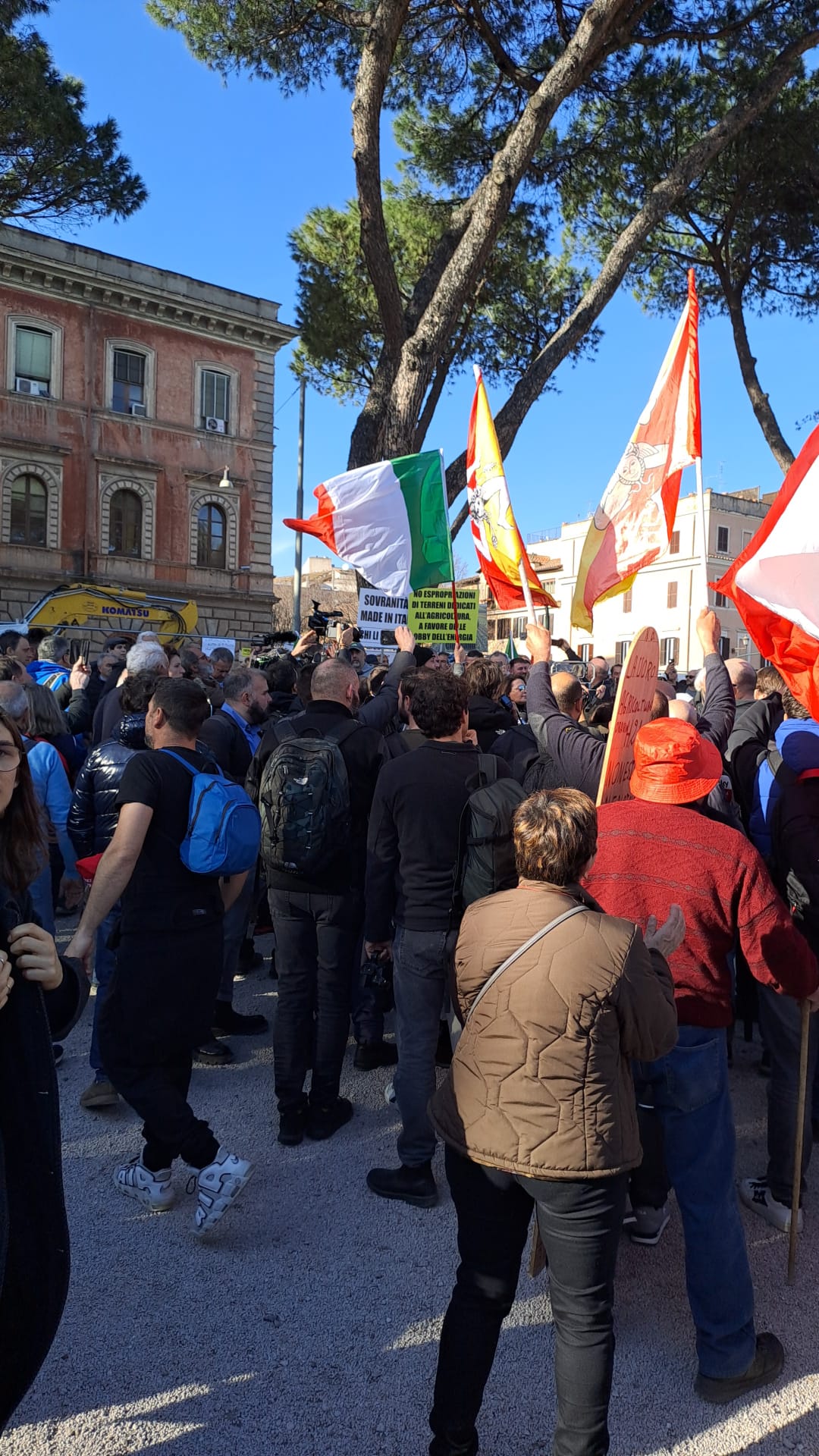 AVELLA. Agricoltori Italiani Protestano al Circo Massimo. Avella ben rappresentata. Le foto AVELLA. Agricoltori Italiani Protestano al Circo Massimo. Avella ben rappresentata. Le foto