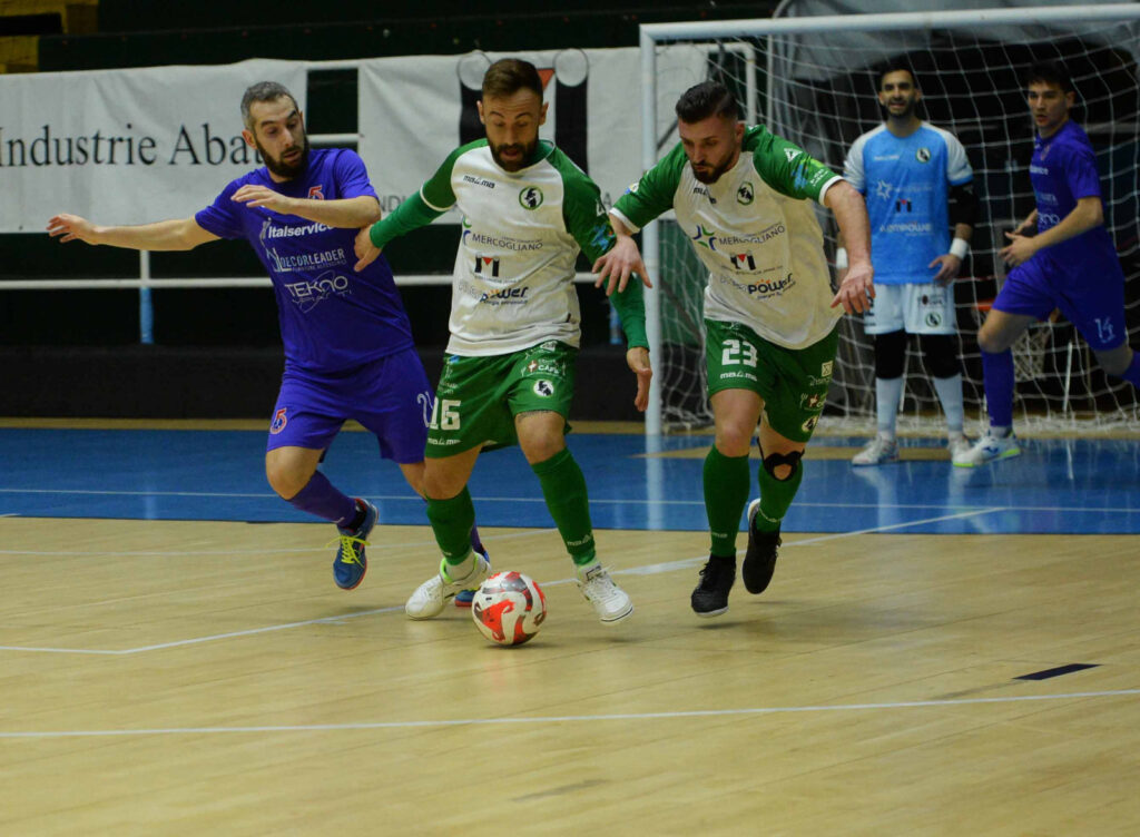 Calcio a 5. Avellino S.A. vince Pesaro. La sesta marcia dell’Avellino si chiama Arillo Attilio Calcio a 5. Avellino S.A. vince Pesaro. La sesta marcia dell’Avellino si chiama Arillo Attilio