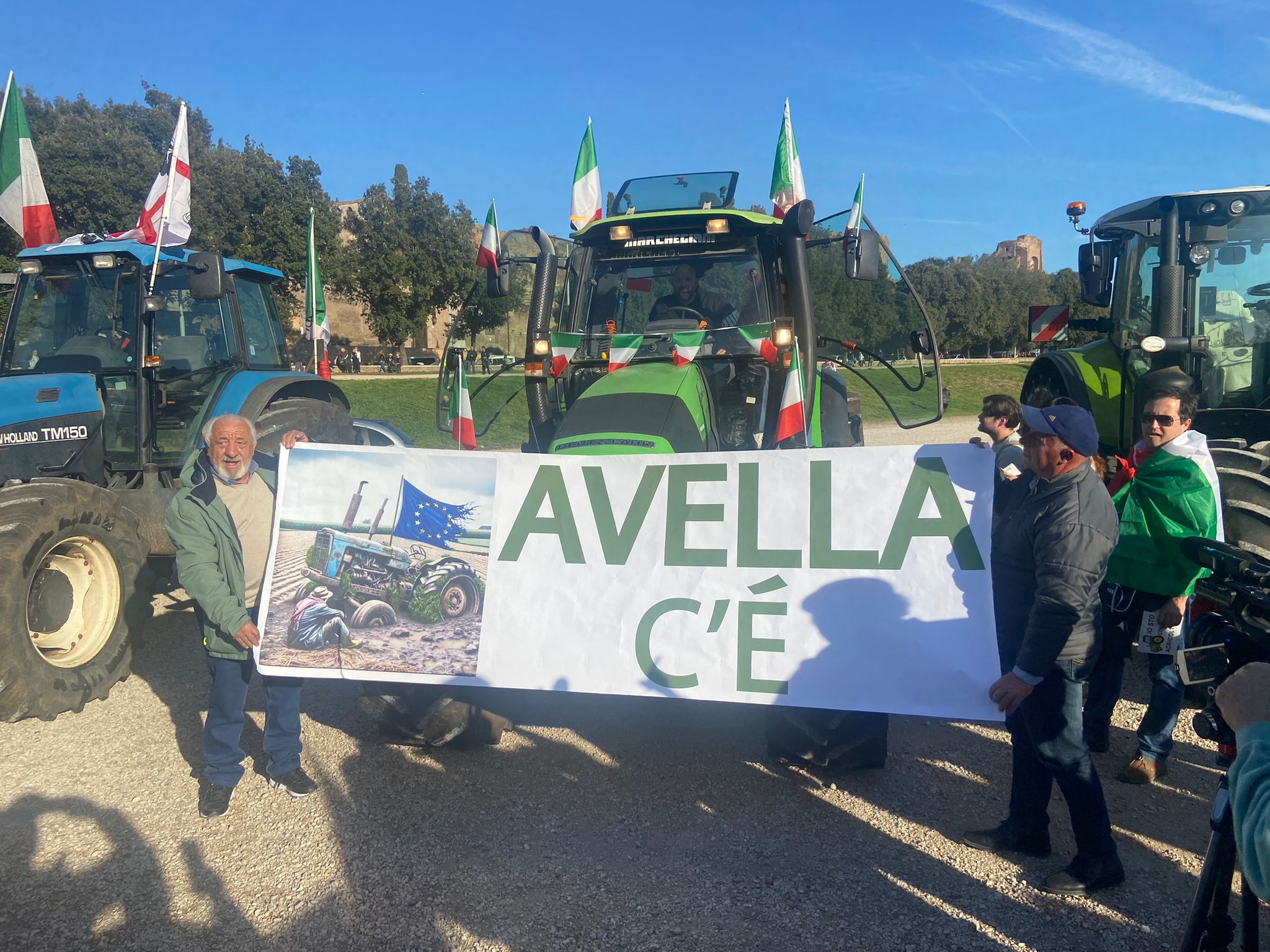 AVELLA. Agricoltori Italiani Protestano al Circo Massimo. Avella ben rappresentata. Le foto AVELLA. Agricoltori Italiani Protestano al Circo Massimo. Avella ben rappresentata. Le foto