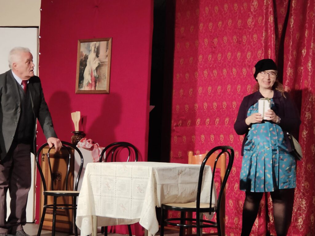 Successo travolgente per la prima di Stu Vascio Nun è Vascio a Montoro dellassociazione teatrale baianese I Mandamentai