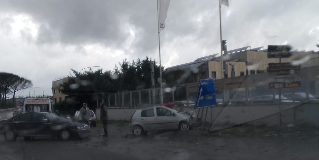 Incidente a Nola: coinvolte due auto. Intervento immediato dei Soccorsi