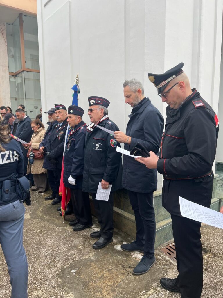CIMITILE. Commemorazione di Salvatore Farinaro: Il ricordo di un Giovane Agente CIMITILE. Commemorazione di Salvatore Farinaro: Il ricordo di un Giovane Agente