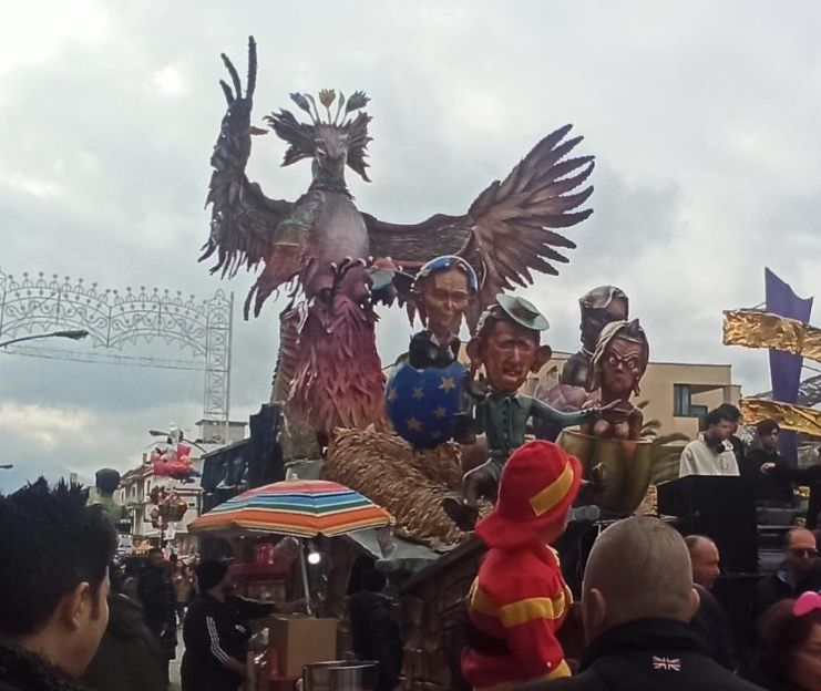 Carnevale Saviano: oggi, martedì grasso, la tanto attesa sfilata degli 11 carri allegoriciyesa