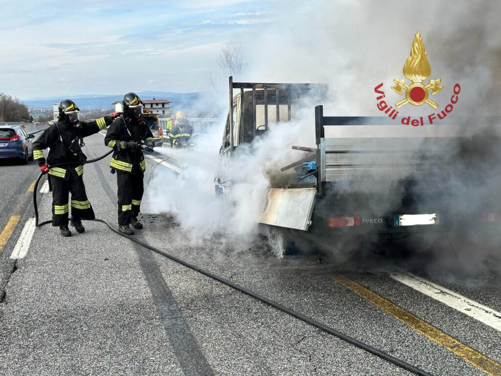 A16. Incendio di un furgone in territorio di Montemiletto
