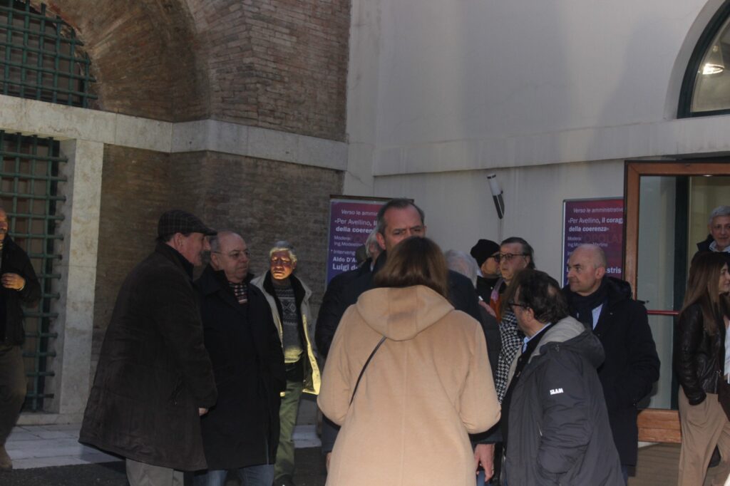 Luigi De Magistris torna ad Avellino: Presentazione della candidatura di Aldo D’Andrea con riflessioni sul panorama politico. Video e Foto Luigi De Magistris torna ad Avellino: Presentazione della candidatura di Aldo D’Andrea con riflessioni sul panorama politico. Video e Foto